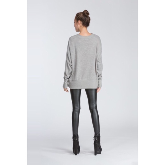 LAST ONE!! Oversized Super Soft Sweatshirt - Picture 3 of 4